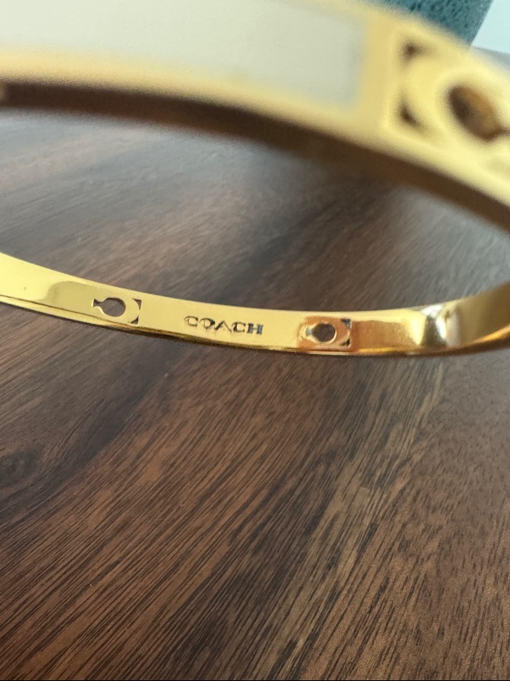 Gold Tone Hinged Bangle Bracelet - Women Jewelry Brand new - Picture 2 of 5